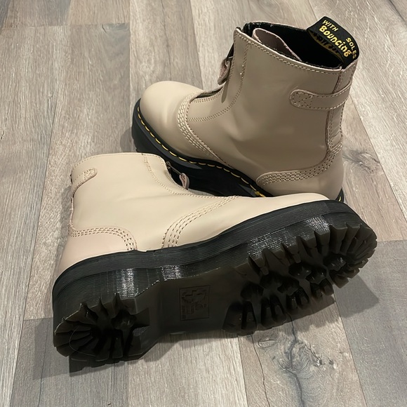 DR. MARTENS JETTA ZIPPED SENDAL LEATHER PLATFORM BOOTS - Picture 16 of 16